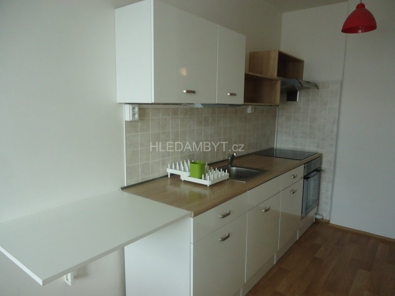 Pronájem bytu Praha 6 Řepy 1+1 s lodžií Zrzavého