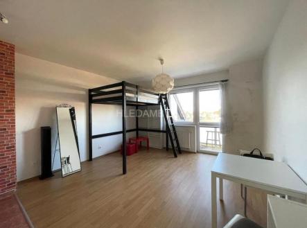 Pronájem bytu, 1+kk, 32 m²