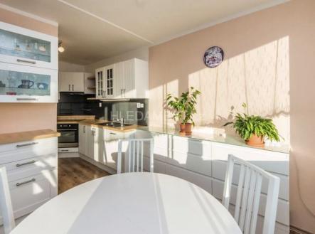 Pronájem bytu, 3+kk, 82 m²