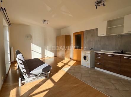 Pronájem bytu, 1+kk, 28 m²