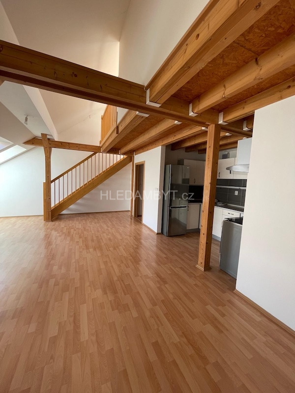 Pronájem bytu Praha 5 Smíchov 2+kk mezonet 