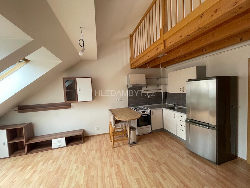 Pronájem bytu Praha 5 Smíchov 2+kk mezonet Grafická 