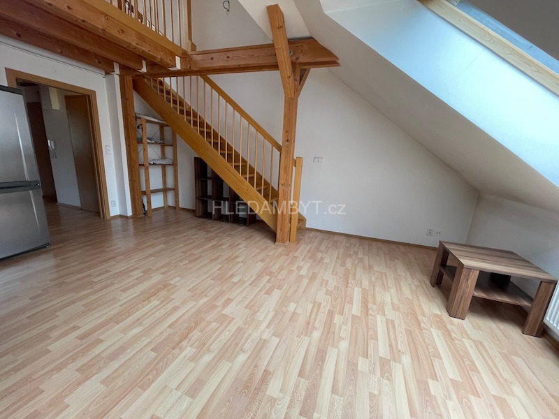 Pronájem bytu Praha 5 Smíchov 2+kk mezonet Grafická 