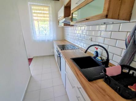 Pronájem bytu, 1+kk, 33 m²