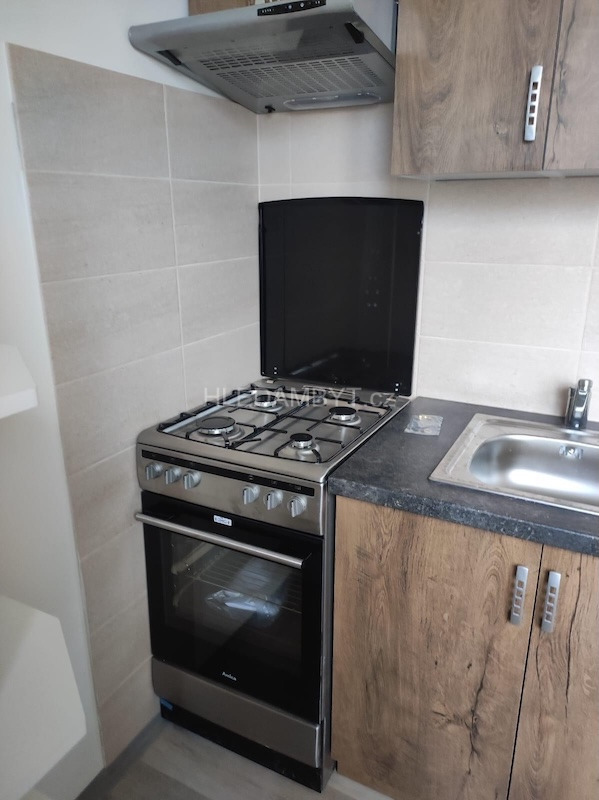 Pronájem bytu Praha 10 Zahradní Město 2+1 s lodžií  