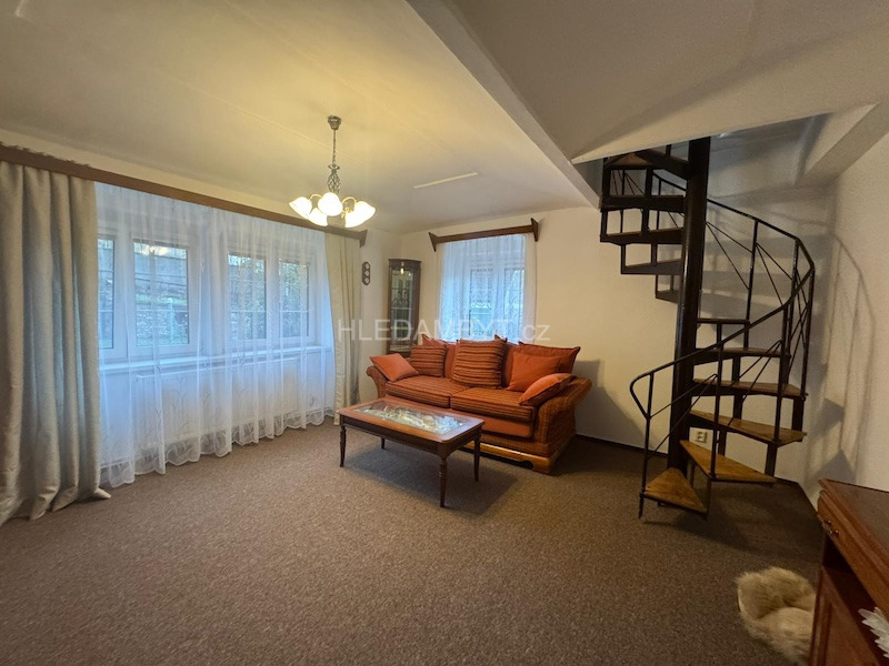 Pronájem bytu Praha 5 Hlubočepy 3+1 se zahradou