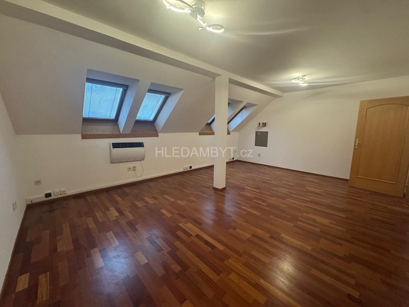 Pronájem bytu Praha 3 Žižkov 2+1 Hartigova