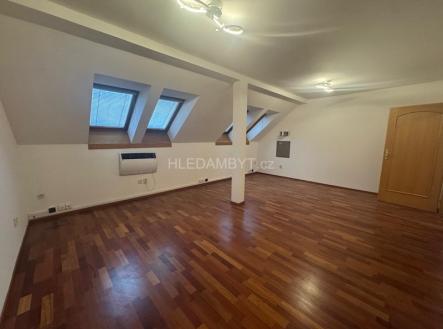 Pronájem bytu, 2+1, 76 m²