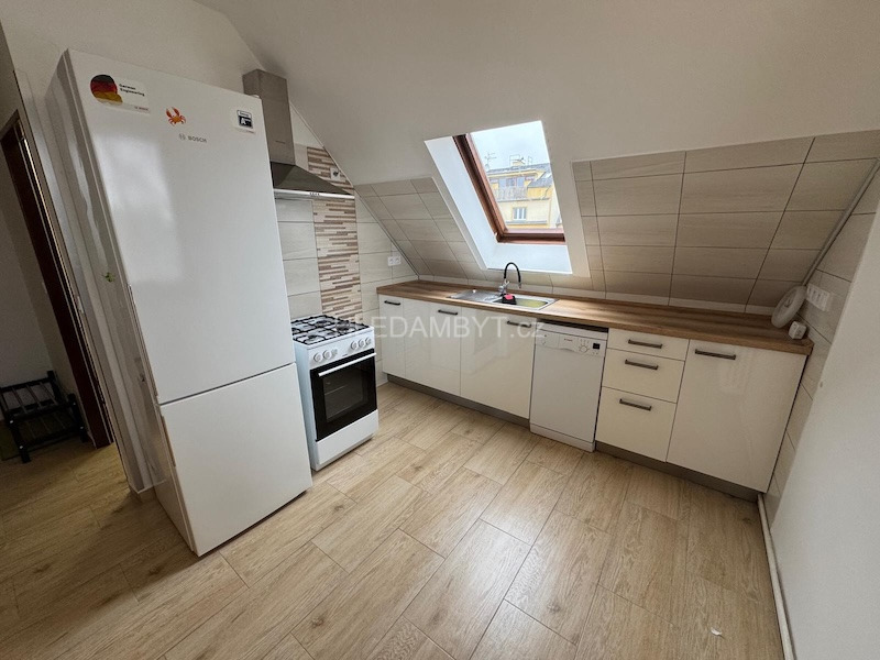 Pronájem bytu Praha 6 Bílá Hora 2+1 s terasou