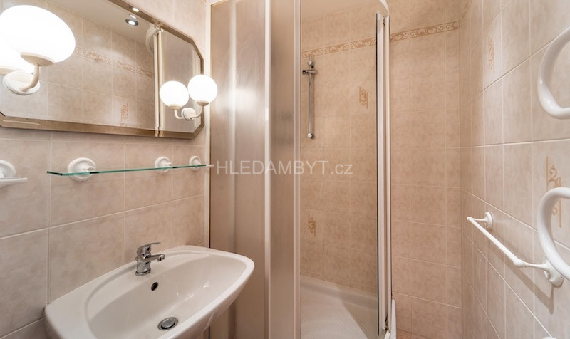 Pronájem bytu Praha 4 Modřany 2+kk Krouzova