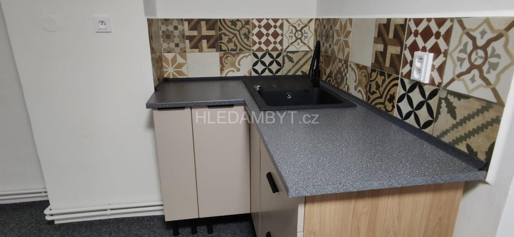 Pronájem bytu Praha 3 Žižkov 1+kk Cimburkova