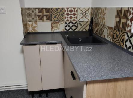 Pronájem bytu, 1+kk, 20 m² obrázek