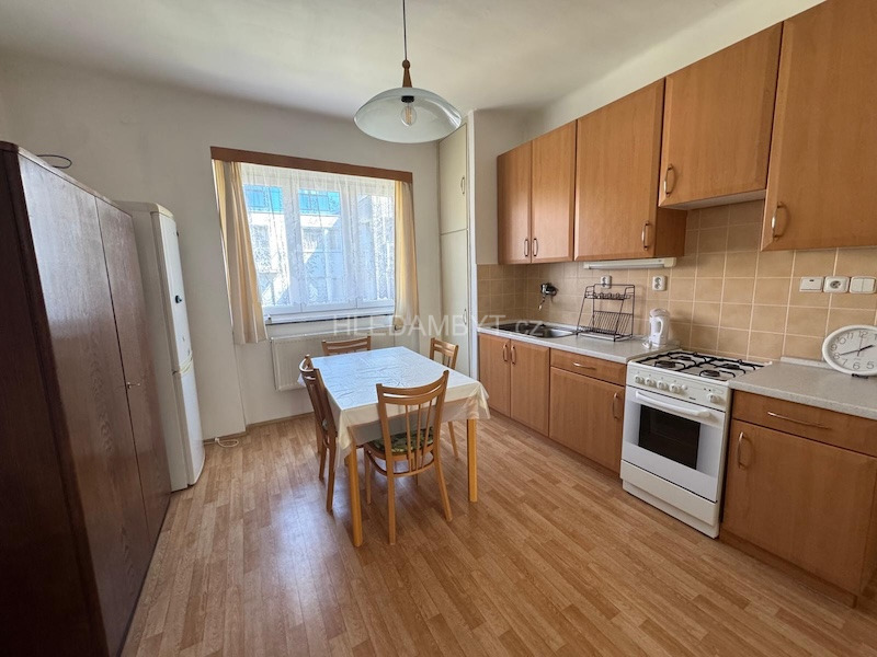 Pronájem bytu Praha 6 Bubeneč 2+1 s balkonem Ve Struhách  