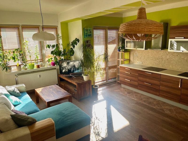 Pronájem bytu Praha 10 Vršovice 2+kk s balkonem 