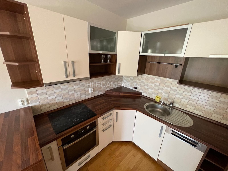 Pronájem novostavby Praha 9 Letňany 2+kk s balkonem a garážovým stáním Tupolevova