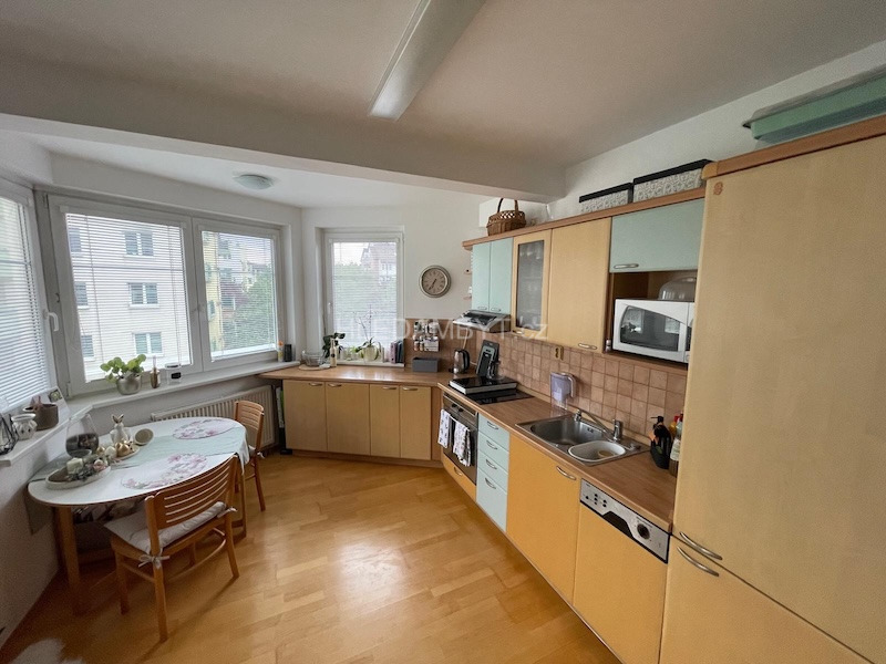 Pronájem bytu Praha 4 Kunratice 2+kk s garáží K Václavce