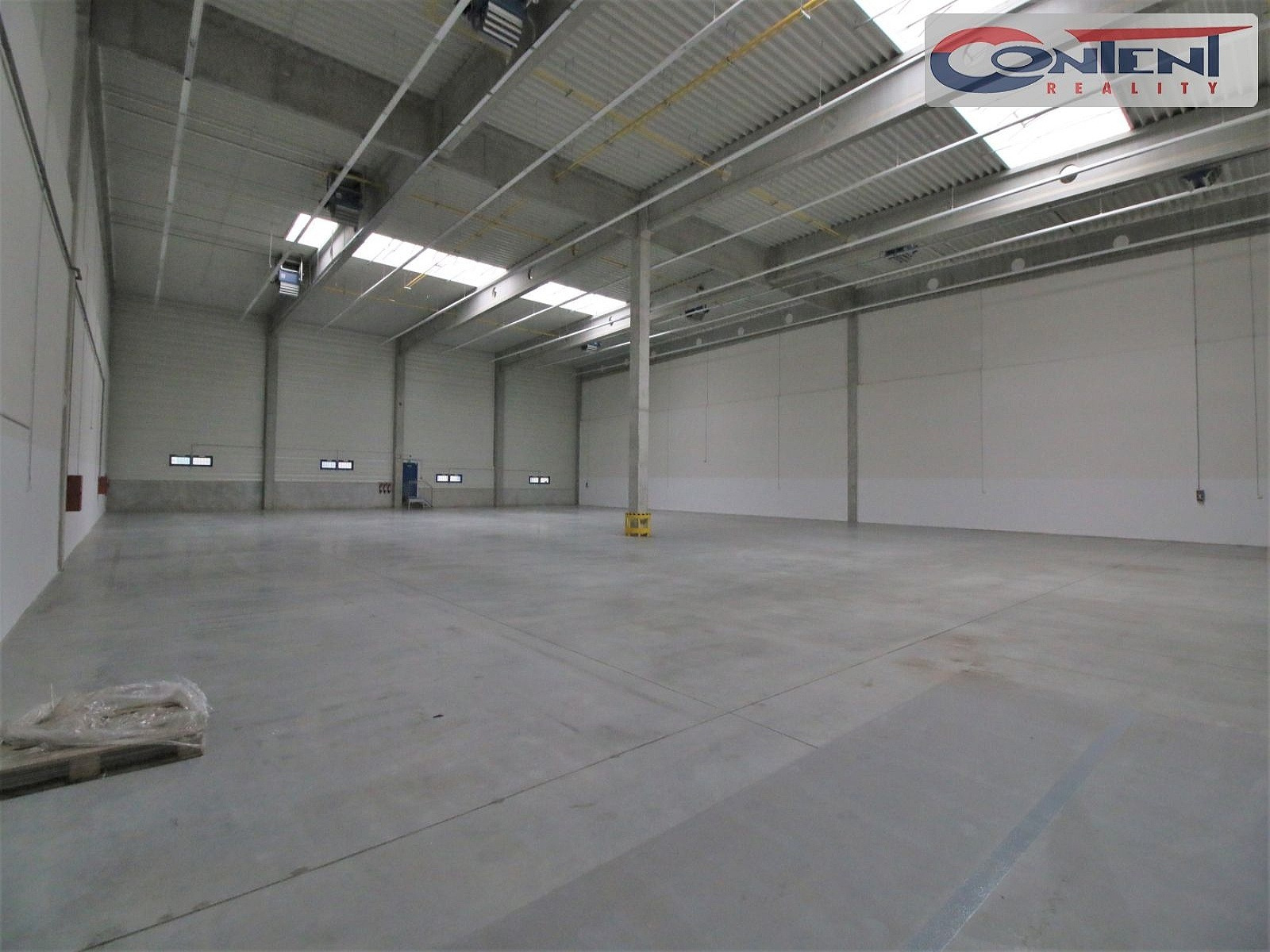 Pronájem skladu, výrobních prostor 2.478 m², Praha 6