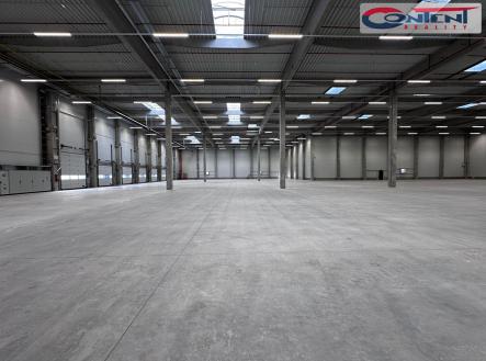 Pronájem - skladovací prostor, 7 600 m²