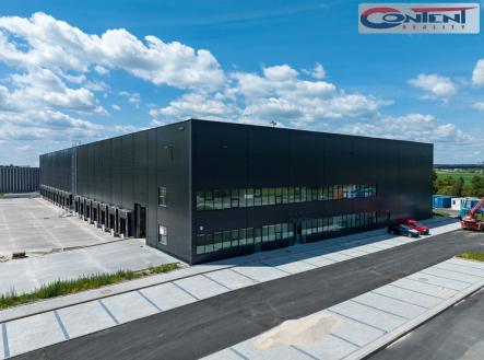 Pronájem - obchodní prostor, 864 m²
