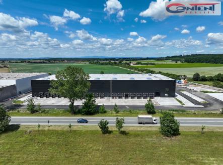 Pronájem - obchodní prostor, 864 m²