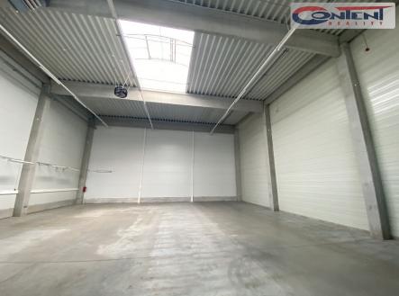 Pronájem - obchodní prostor, 864 m²