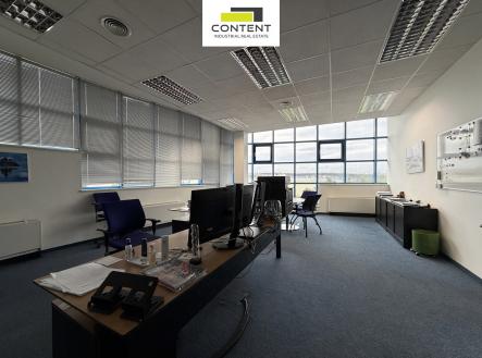 Pronájem kanceláře, 670 m²