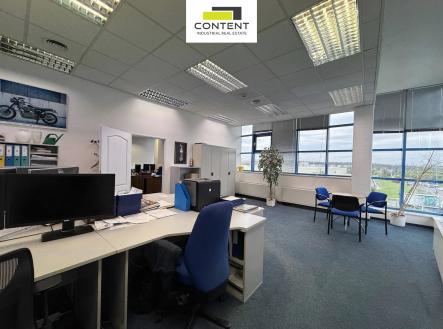 Pronájem kanceláře, 670 m²