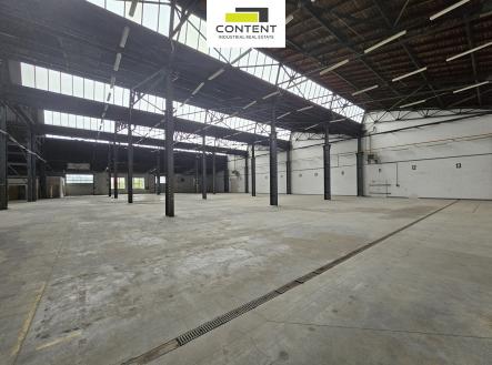 Pronájem skladovací prostor, 2 735 m²