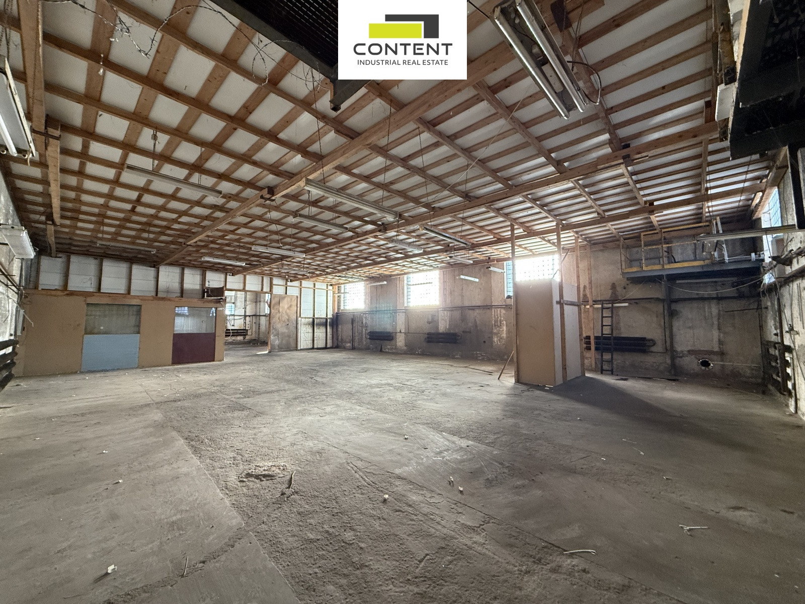 Pronájem skladových, výrobních prostor 666 m², Kladno, D6 a D7