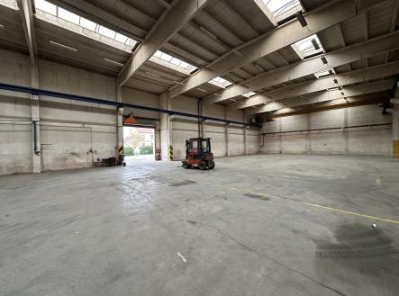Pronájem výrobní prostor, 1 200 m²