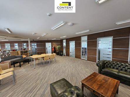 Pronájem kanceláře, 300 m²