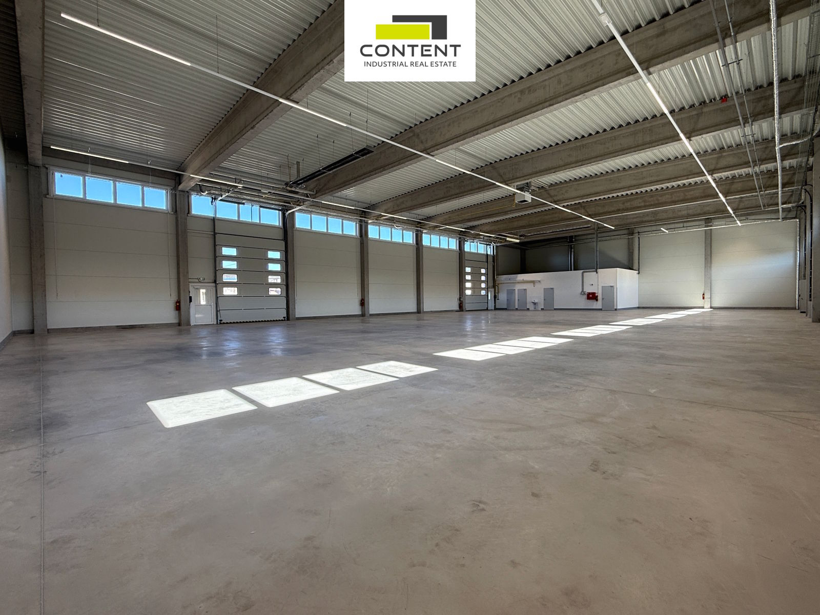 Pronájem skladu, výrobních prostor 1026 m², Kladno, D6 a D7