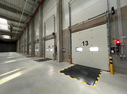 Pronájem výrobní prostor, 3 000 m²