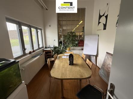 Pronájem skladu, 730 m²