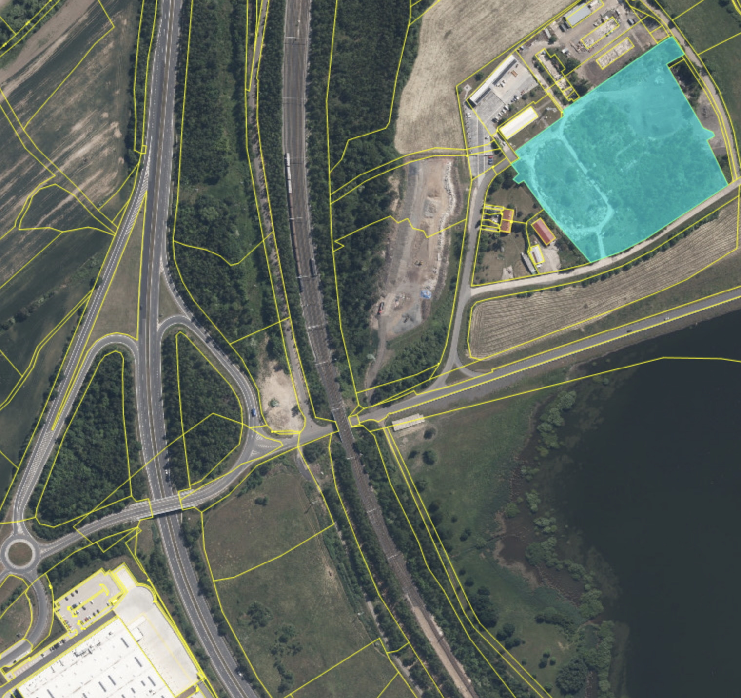 Prodej komerčního pozemku 27.899 m², Chomutov, D7