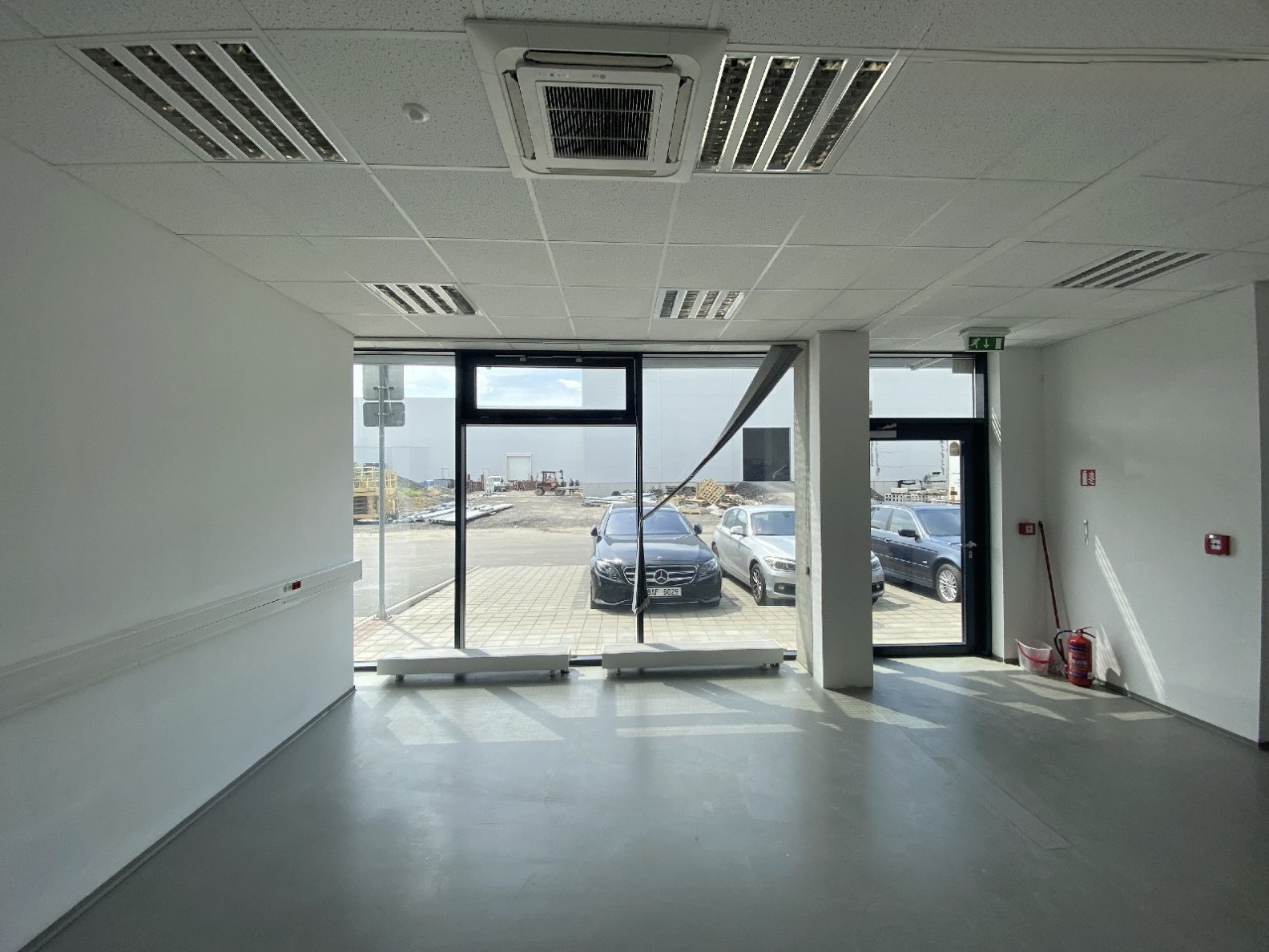 Pronájem skladu, výrobních prostor 864 m², Hradec Králové