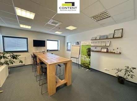 Pronájem kanceláře, 467 m²