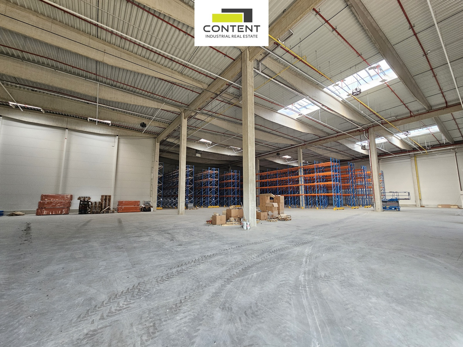 Pronájem skladu, výrobních prostor 2.000 m², Kozomín D8