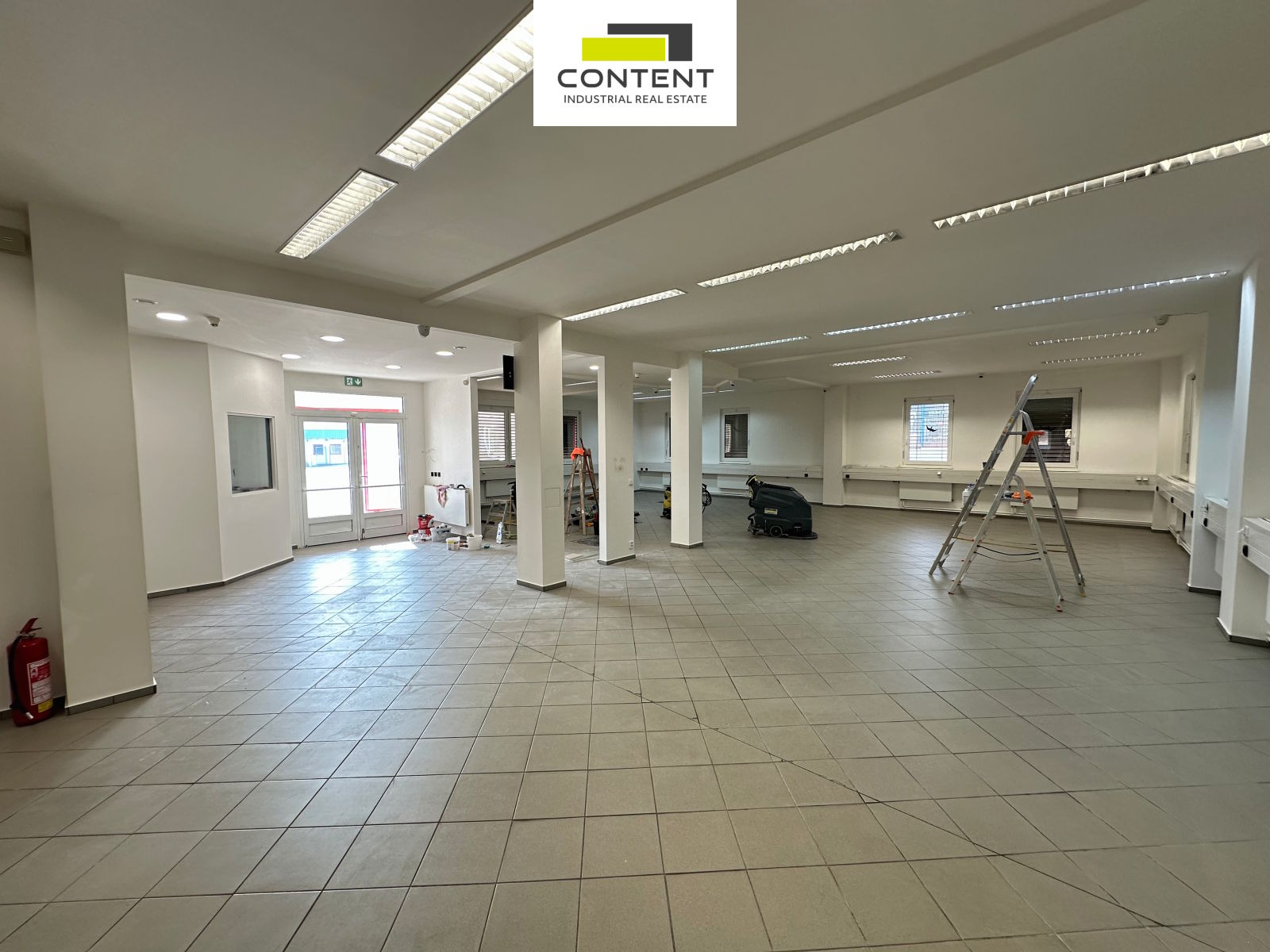 Pronájem prodejních prostor, showroomu 290 m², Praha - Nupaky