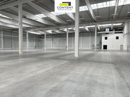 Pronájem skladu, 8 413 m²