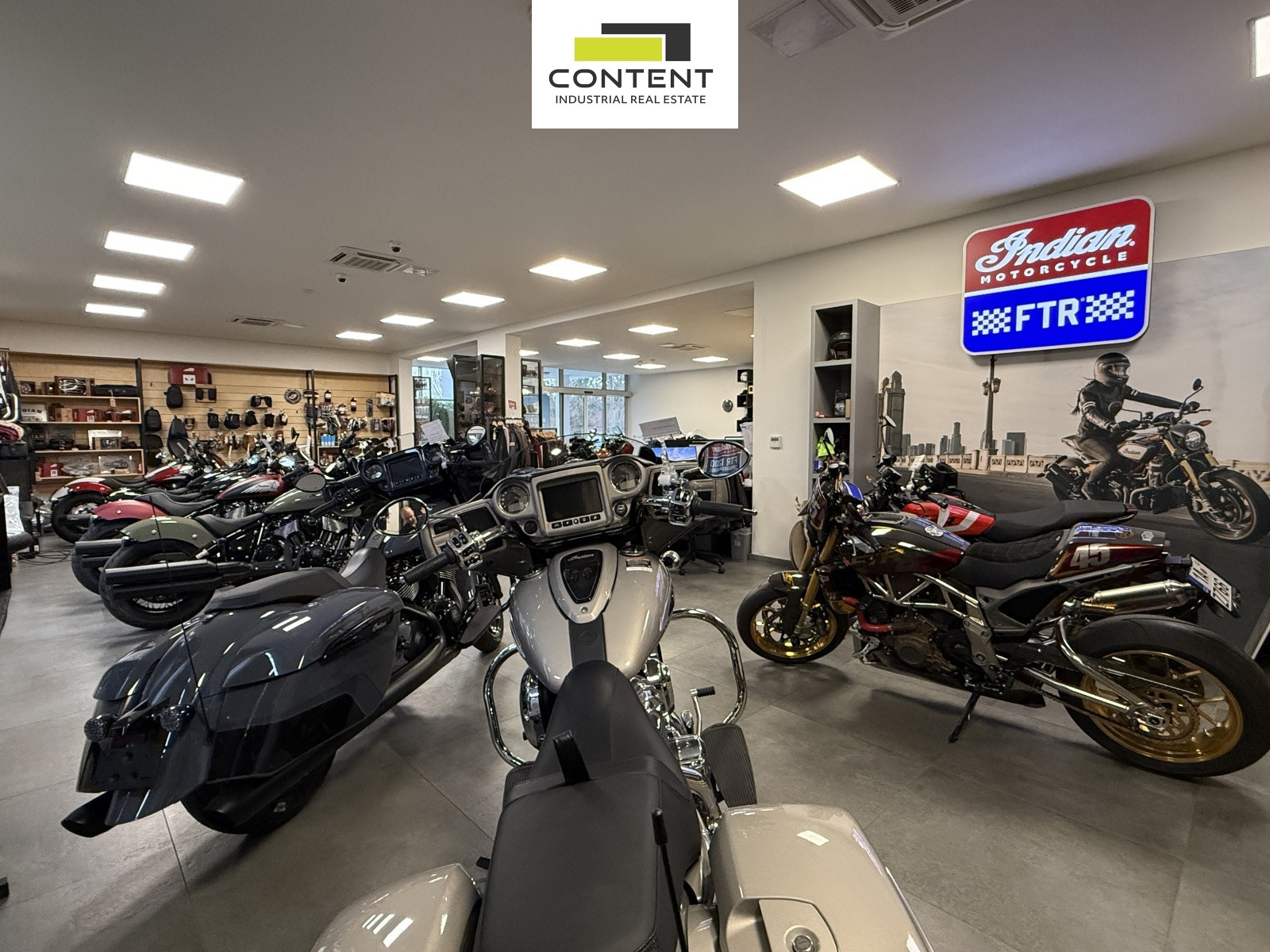 Pronájem komerčního areálu, showroom, kanceláře, sklad, celkem 830 m², Praha 5 Řeporyje