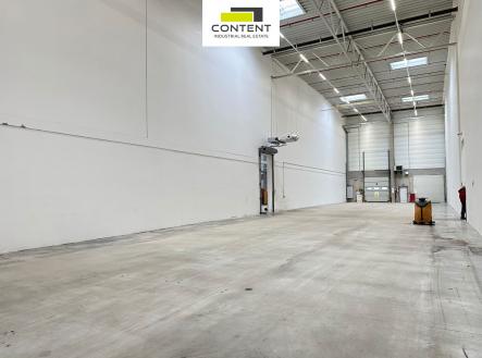 Pronájem skladu, 550 m²