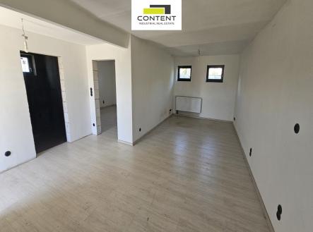 Pronájem výrobní prostory, 1 618 m²