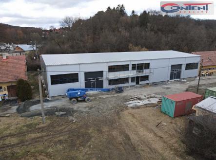 Pronájem - skladovací prostor, 919 m²