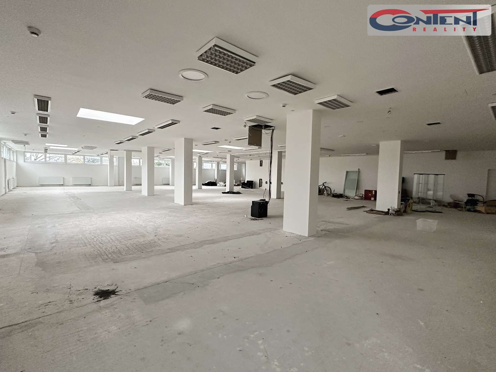 Pronájem komerčních prostor 695 m², Jesenice