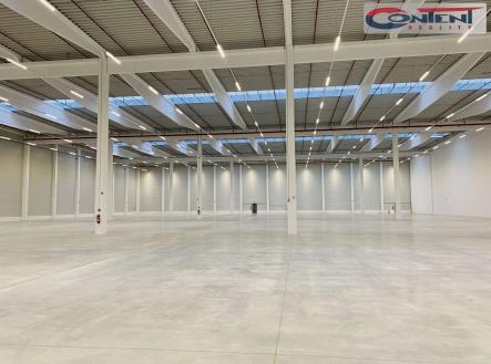 Pronájem - skladovací prostor, 8 200 m²