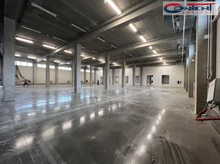 Pronájem - skladovací prostor, 3 931 m²