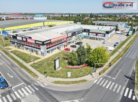 Pronájem - obchodní prostor, 633 m²