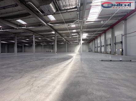Pronájem - skladovací prostor, 8 890 m²
