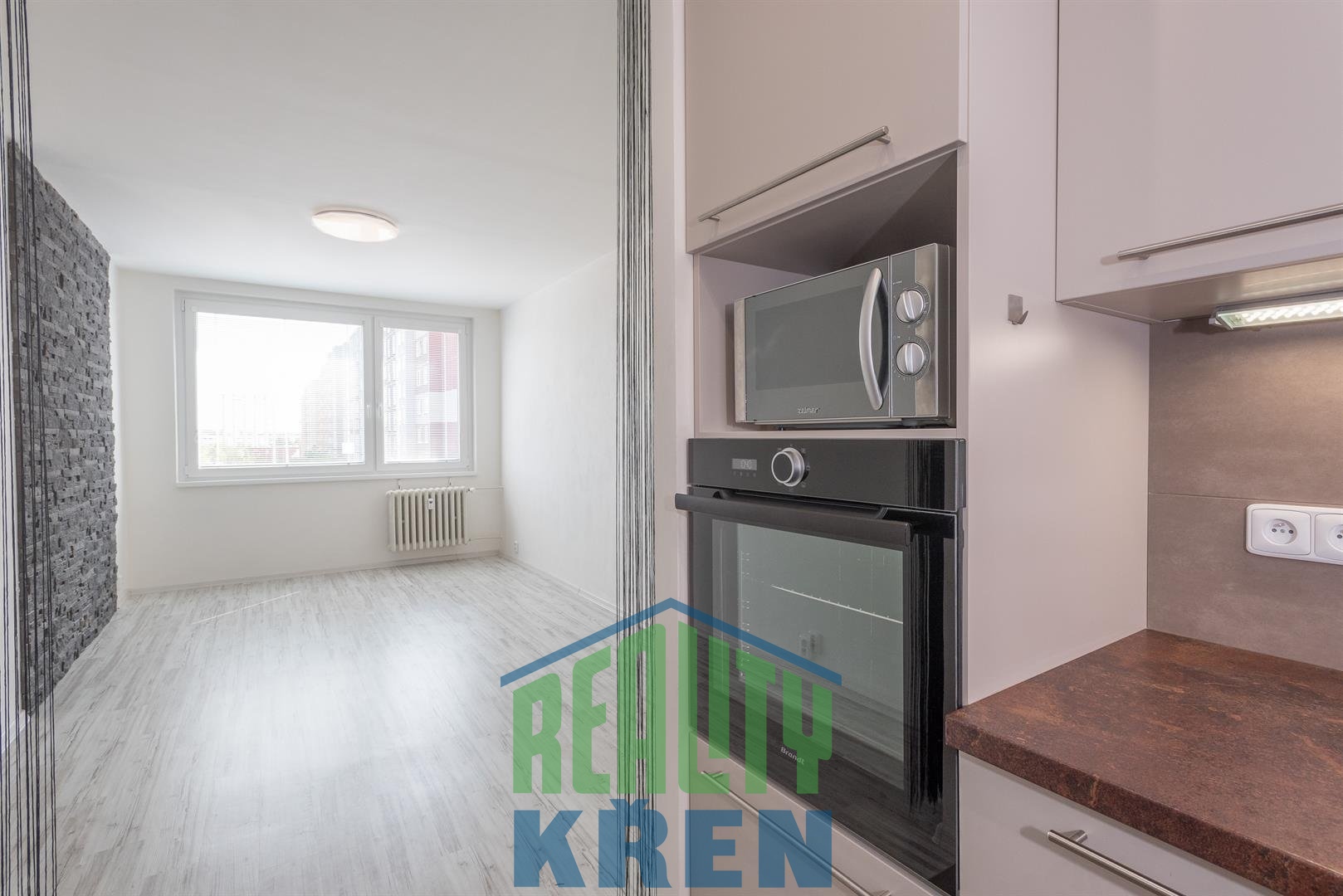 pohled na obývací pokoj